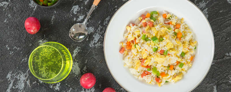 炒饭怎么做好吃扬州炒饭的做法步骤：(家常扬州炒饭的做法)