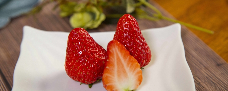 草莓怎么保存可以放得更久吃草莓的窍门(草莓怎幺保存)