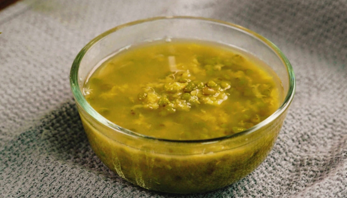 我煮绿豆汤怎么是红色的