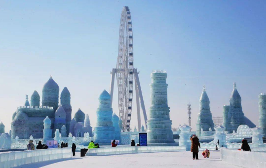 冬天去哈尔滨穿冲锋衣合适吗冬天去哈尔滨穿冲锋衣冷不冷(哈尔滨过冬穿什么鞋)