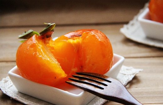 冻柿子可以吃皮吗冻柿子皮为什么不能吃(冻柿子皮能不能吃)