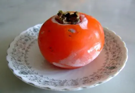 吃螃蟹可以吃冻柿子吗