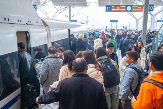 2021年春运火车票明日起售