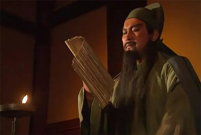 曹操送貂蝉给关羽对不对