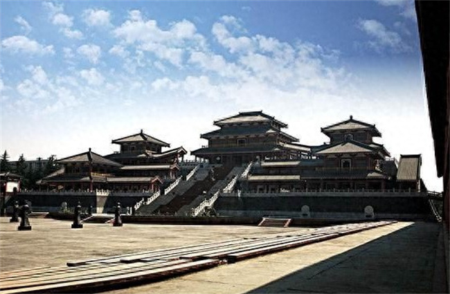 情种秦始皇的花边新闻：阿房宫背后的一段男女真挚爱情(秦始皇阿房宫的故事)