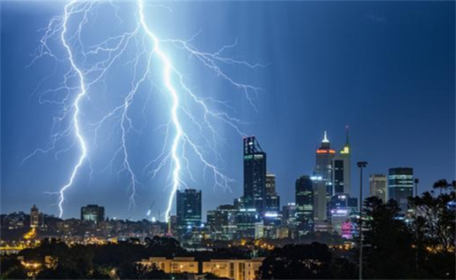 为什么冬天还打雷下雨