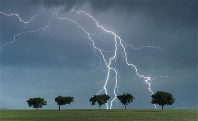 为什么会打雷为什么冬天不打雷(为什么冬天还打雷下雨)