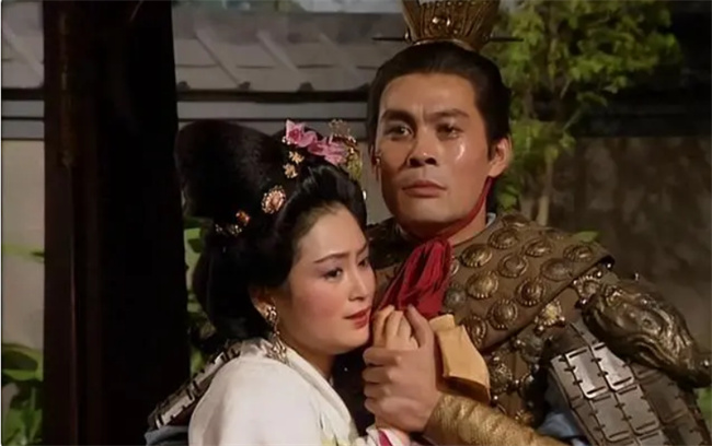 曹操送貂蝉给关羽对不对