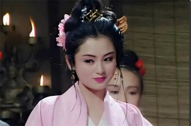 曹操杀吕布后把貂蝉送给关羽貂蝉与关羽同处一晚后自尽(曹操送貂蝉给关羽对不对)