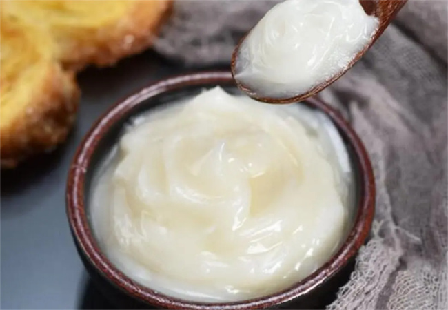 长期吃猪油的好处有哪些坏处有哪些(长期吃猪油对人体的利弊)