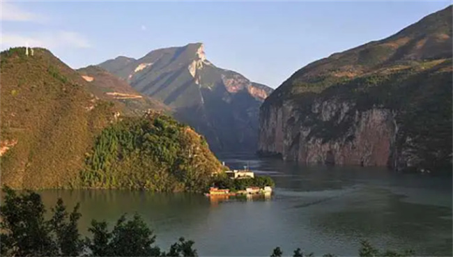 ​白帝在历史上是指谁早发白帝城的白帝是指什么(早发白帝城 唐 李白)