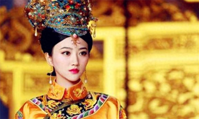 与康熙合葬5个女人4位封皇后唯独她被雍正硬塞进皇陵(和康熙一起陪葬的都有谁)