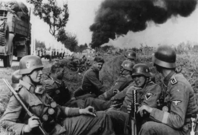 希特勒集中兵力进行最后一次豪赌结果九天就彻底失败了(希特勒最后日子)