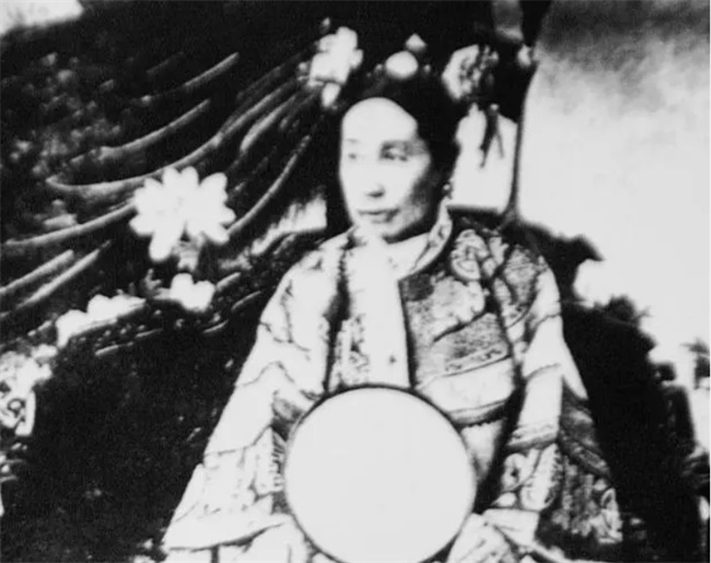 爱新觉罗·溥仪跟慈禧