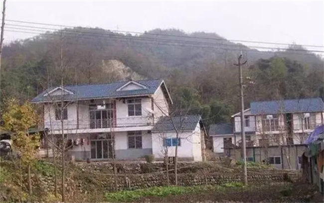 ​城镇居民能否购买农村房屋农村房屋有房产证吗(农村房屋有房产证吗)
