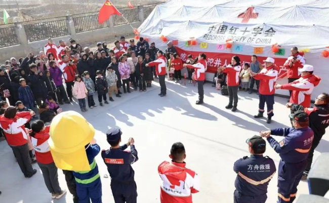 有关部门和地方人民政府要在各自职责范围内积极支持和配合金融