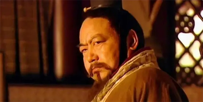 豫让侍奉过中行氏与范氏为何不顾一切为智伯报仇因为一个典故(豫让是谁)