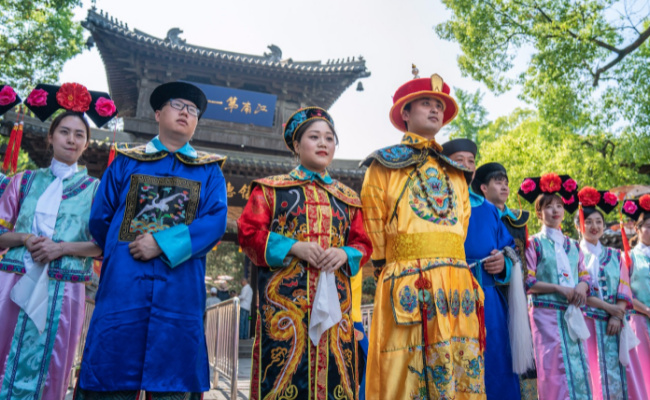​陛下殿下阁下足下在下这些词怎么来的陛下的陛是什么意思(殿下和陛下的区别)