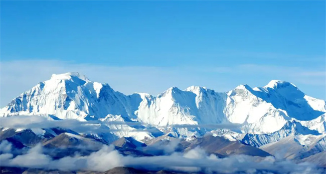 ​珠穆朗玛峰有多高世界上最高的是什么山峰(世界上平均海拔最高且山峰最多的山脉)