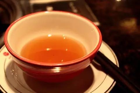 盆里埋滴油5天窜芽20天爆盆怎么回事