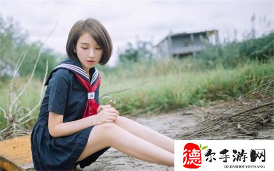 只有几根带子遮住重要部位