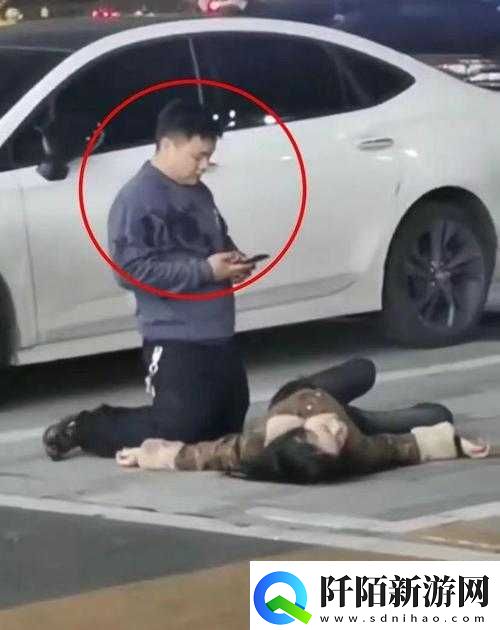 被抱起来撞到哭